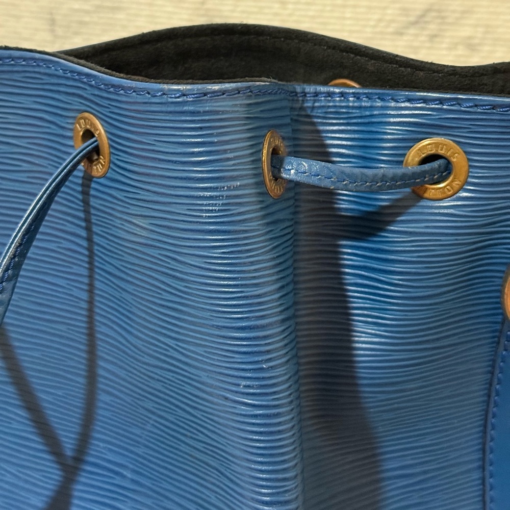 Louis Vuitton Blue Epi Petit Noe Bucket Shoulder Bag - Picture 12 of 13